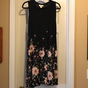 Black sleeveless dress